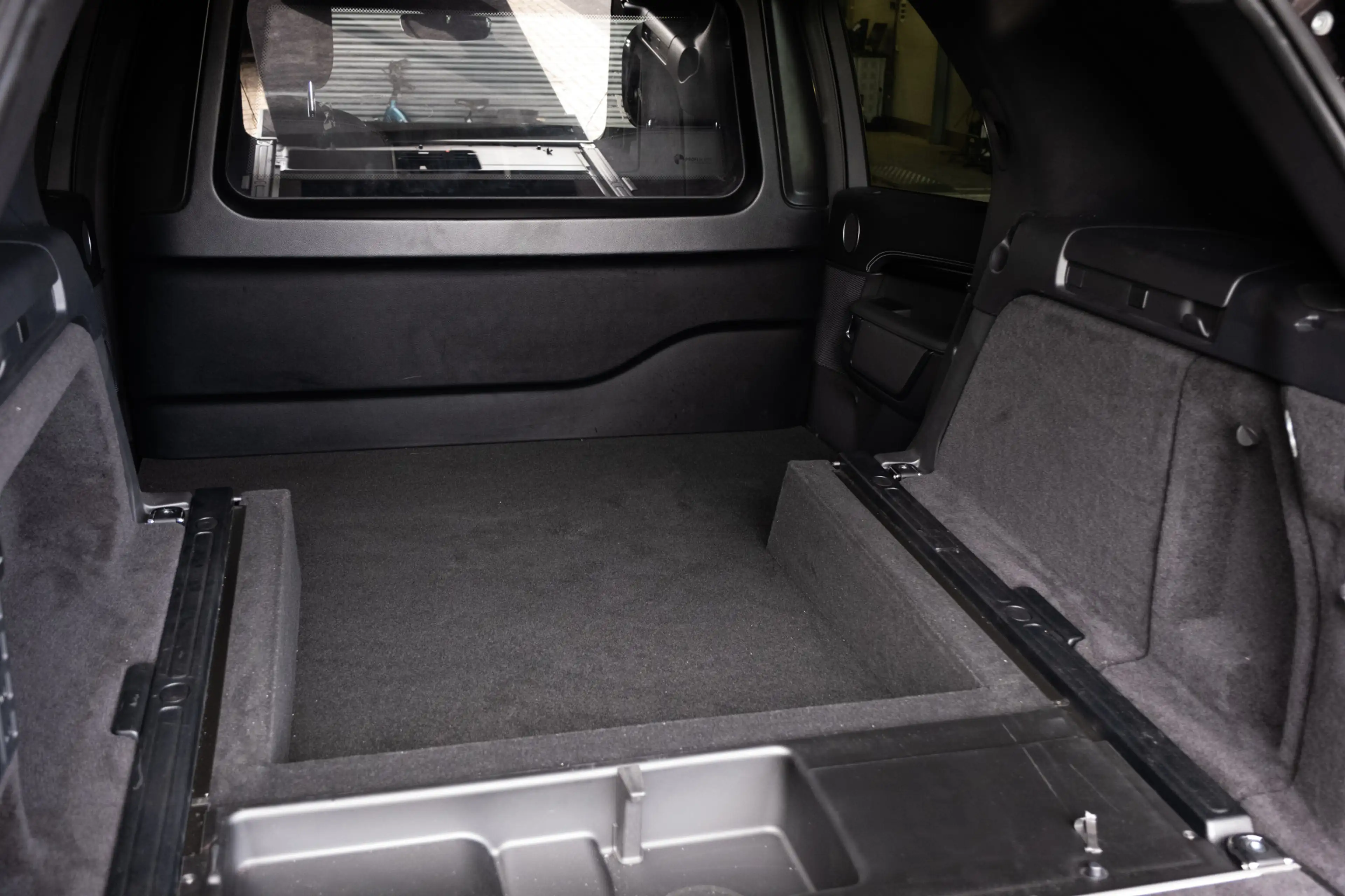 Land Rover Discovery D300 R-Dynamic SE | Zakelijk voordeel. Premium bel — photo 16