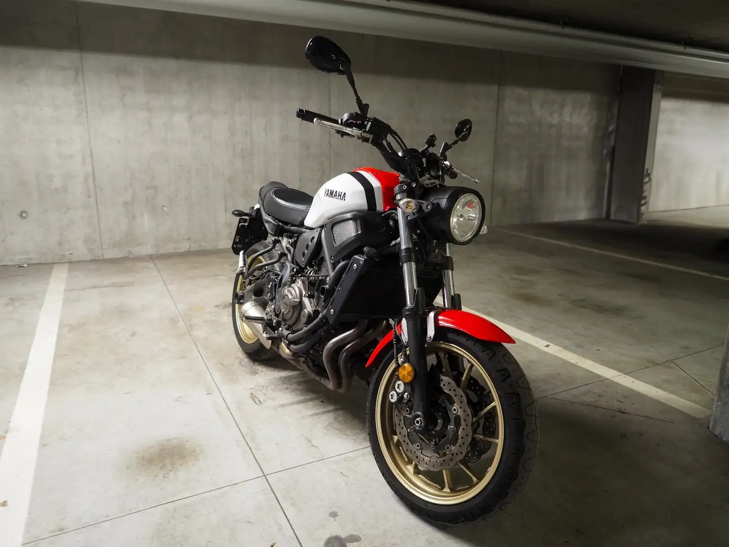 Yamaha XSR 700 Blanco - 2