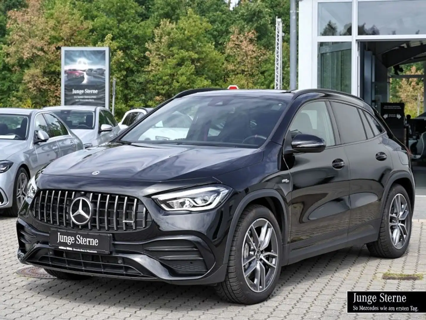 Mercedes-Benz GLA 35 AMG GLA 35 4M AMG PERF-SITZE+AHK+PANO+KAMERA+TOTWINK Fekete - 2