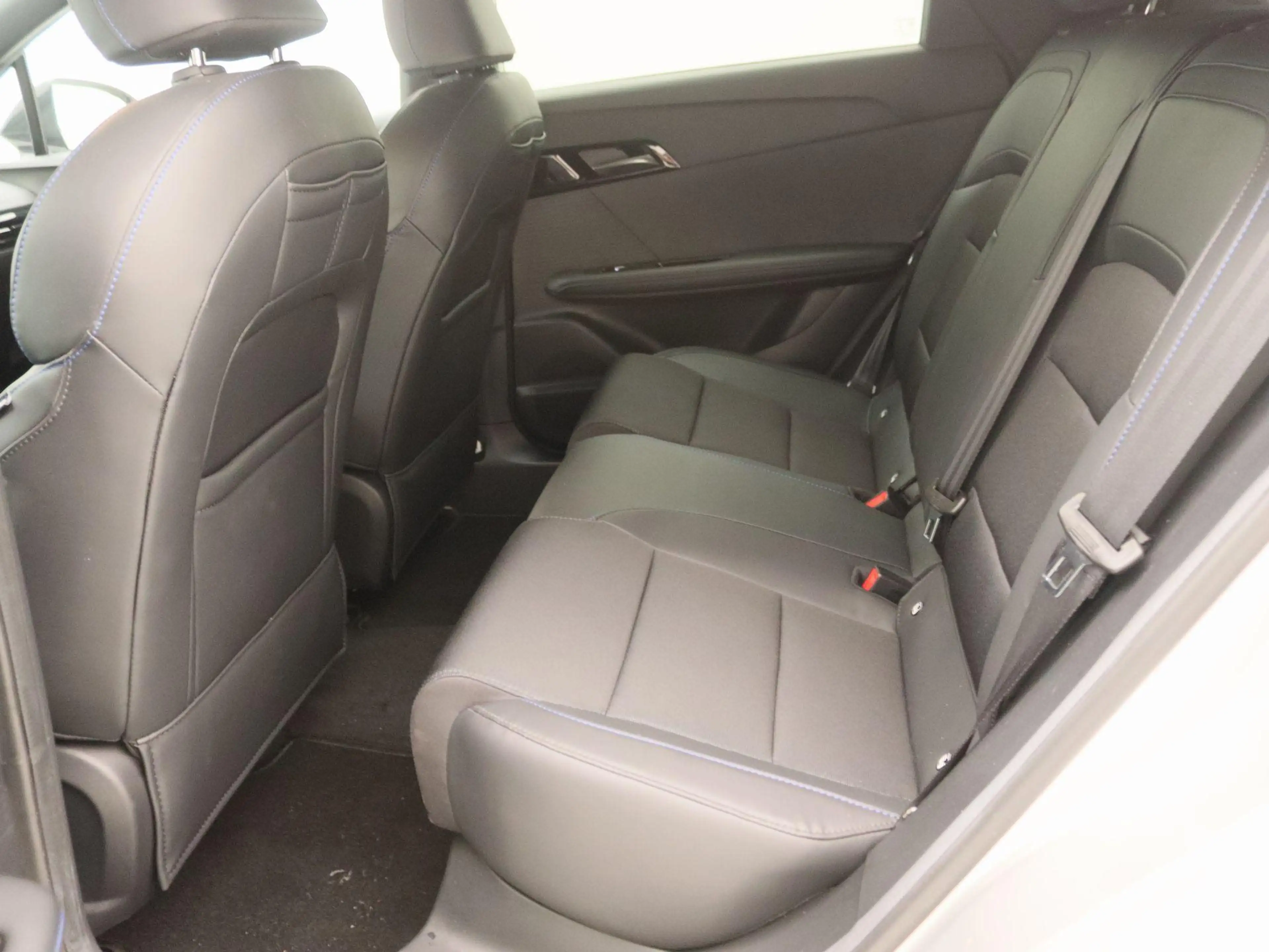 MG MG4 Luxury 64 kWh | Apple Carplay - Android Auto | Cam — photo 13