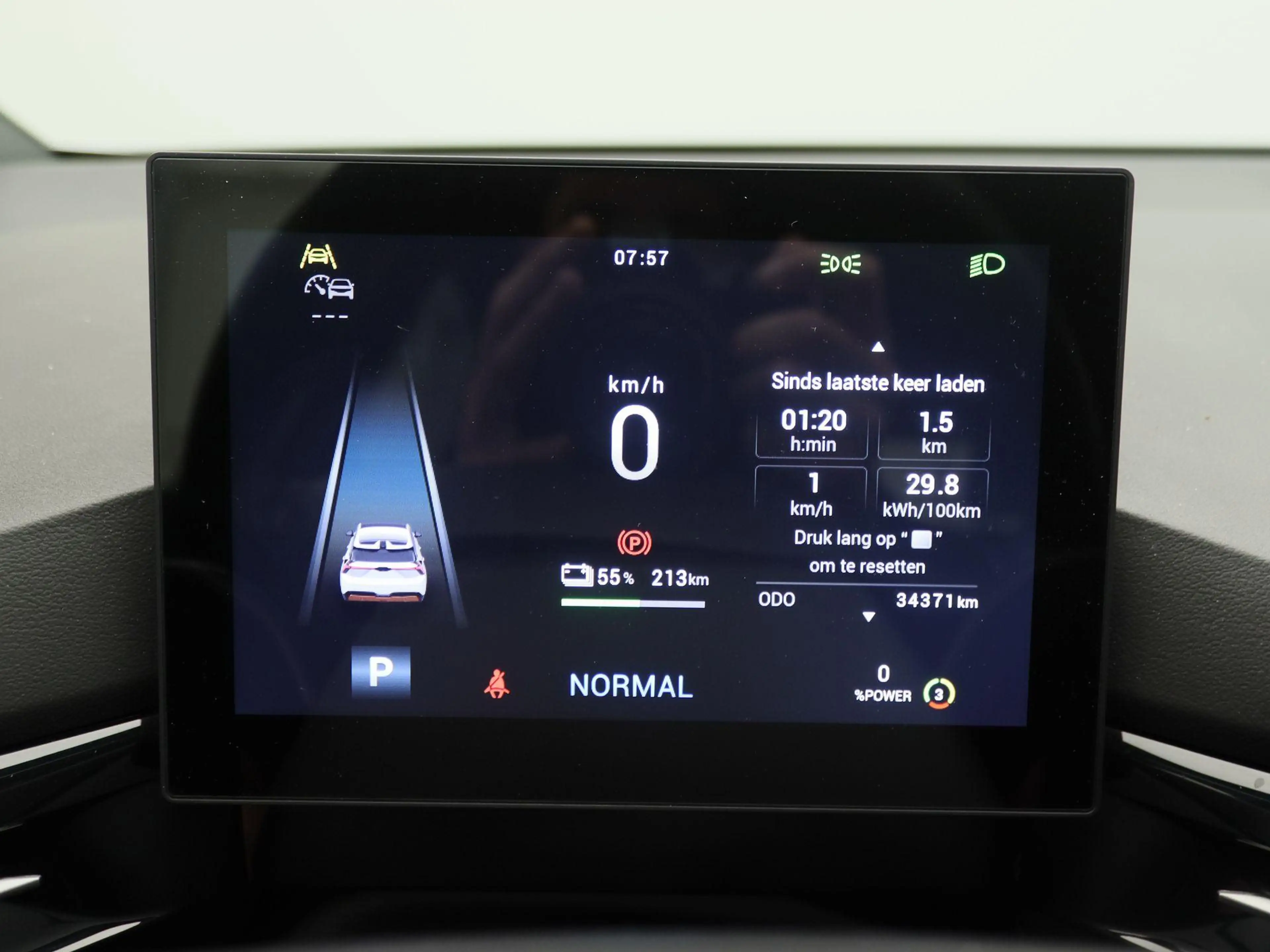 MG MG4 Luxury 64 kWh | Apple Carplay - Android Auto | Cam — photo 8