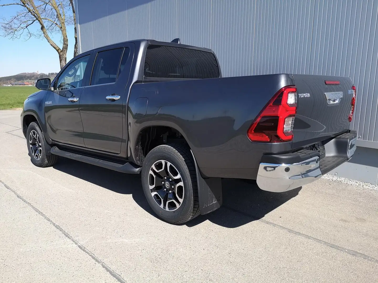 Toyota Hilux Double Cab 2,8D 4WD A/T 150 kW (204 PS)... Grijs - 2