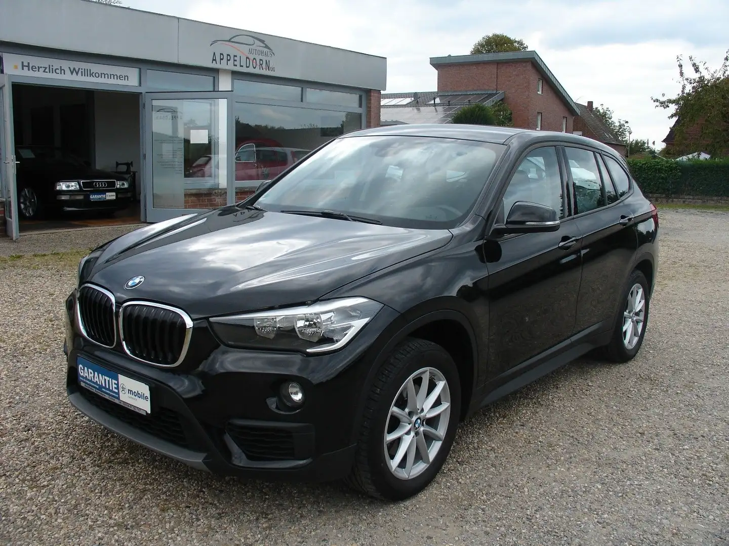 BMW X1 Baureihe X1 sDrive 18 i Advantage Schwarz - 1