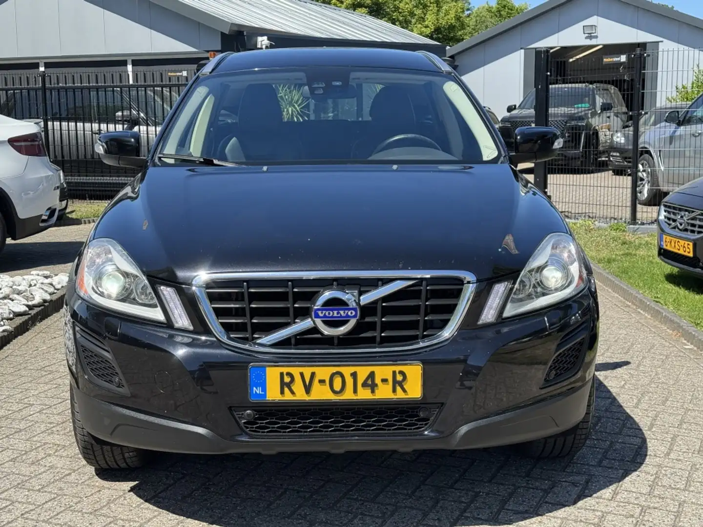 Volvo XC60 2.0 D3 5-Cilinder 2011 Automaat Trekhaak Zwart - 2