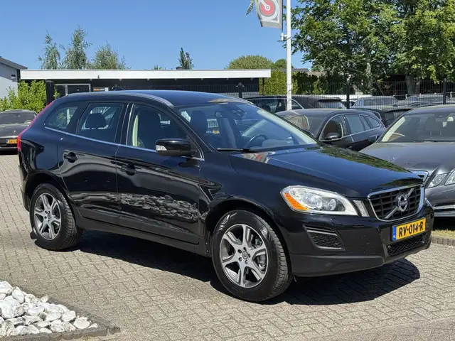 Volvo XC60 view 4
