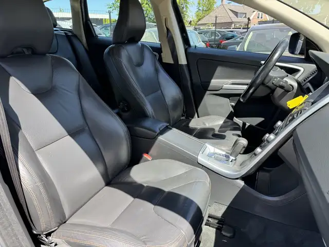 Volvo XC60 view 6