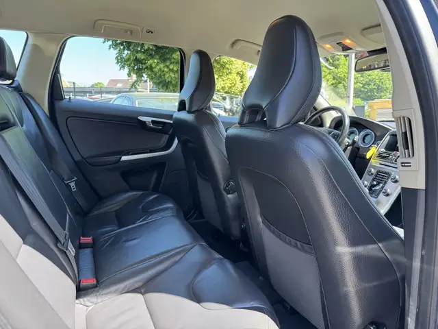 Volvo XC60 view 7