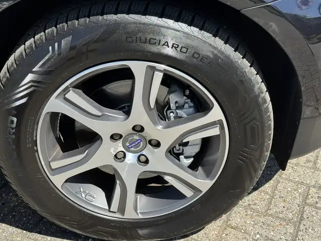 Volvo XC60 view 12