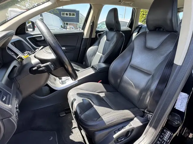 Volvo XC60 view 10