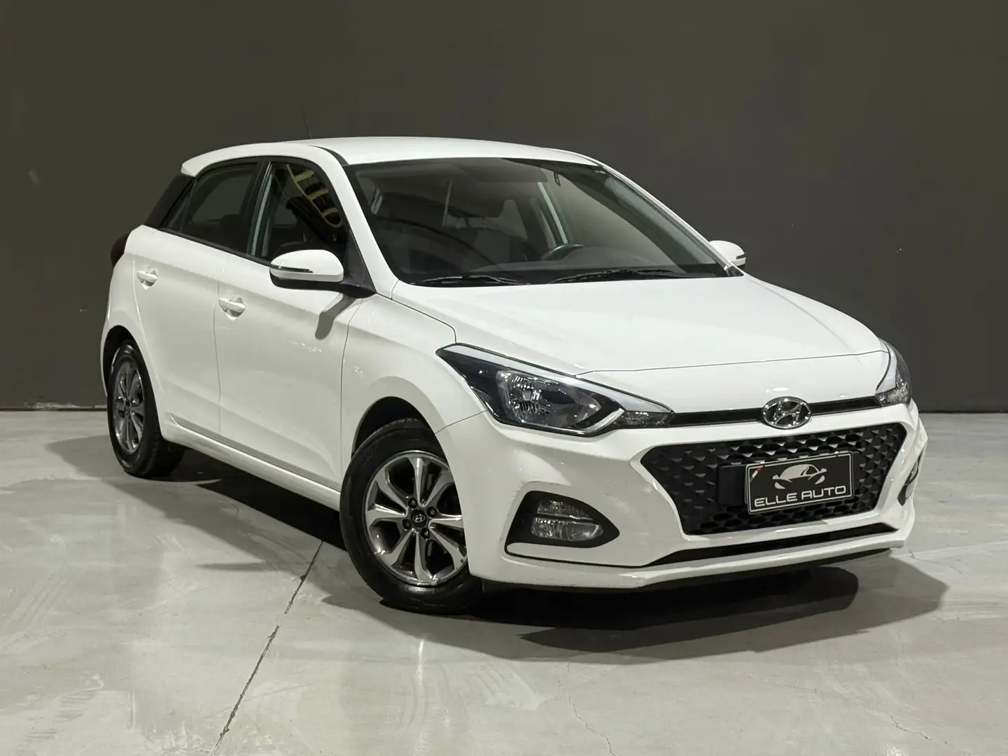 Hyundai i20 i20 II 2018 5p 1.2 mpi Tech Connect Pack 75cv Bianco - 1