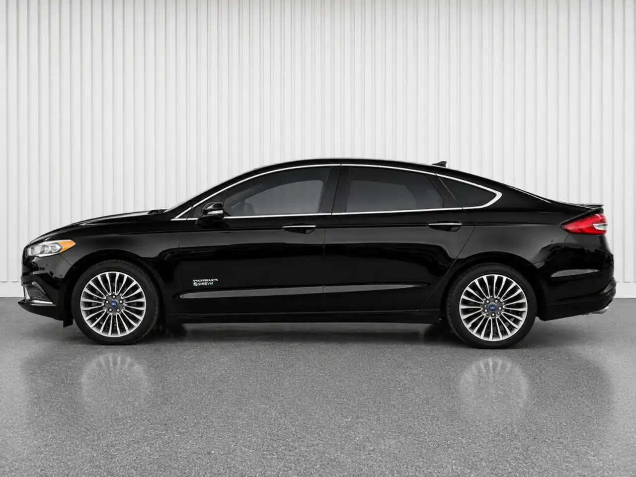 Ford Fusion Energi снимка Ford Fusion Energi