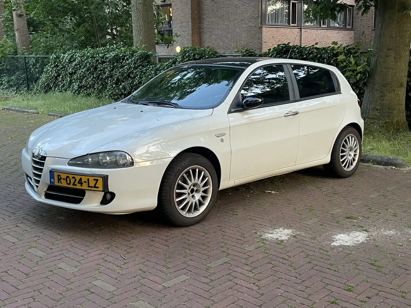 Alfa Romeo 147 1.6 TS Weiß - 1