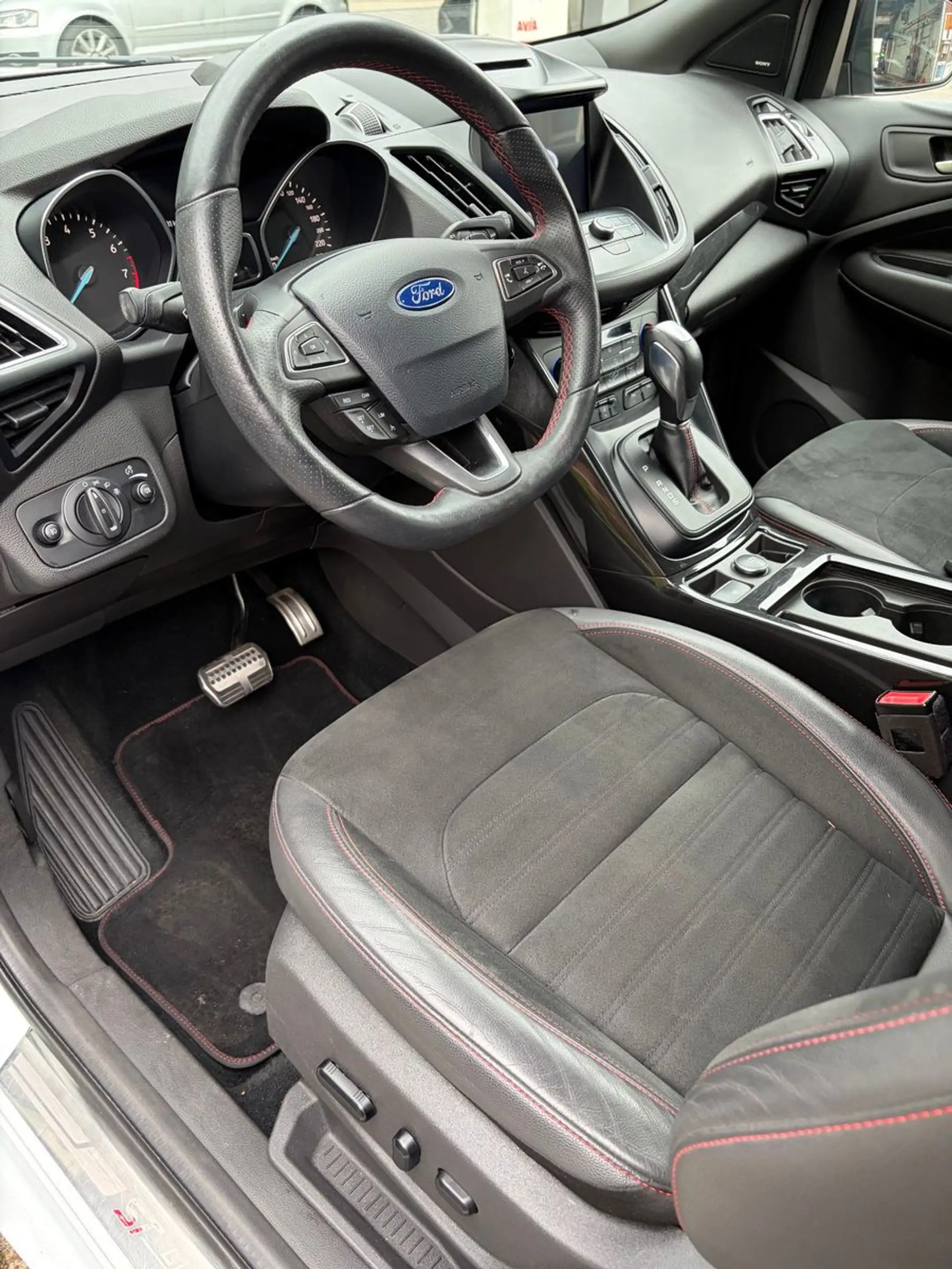 Ford Kuga ST-Line — photo 5