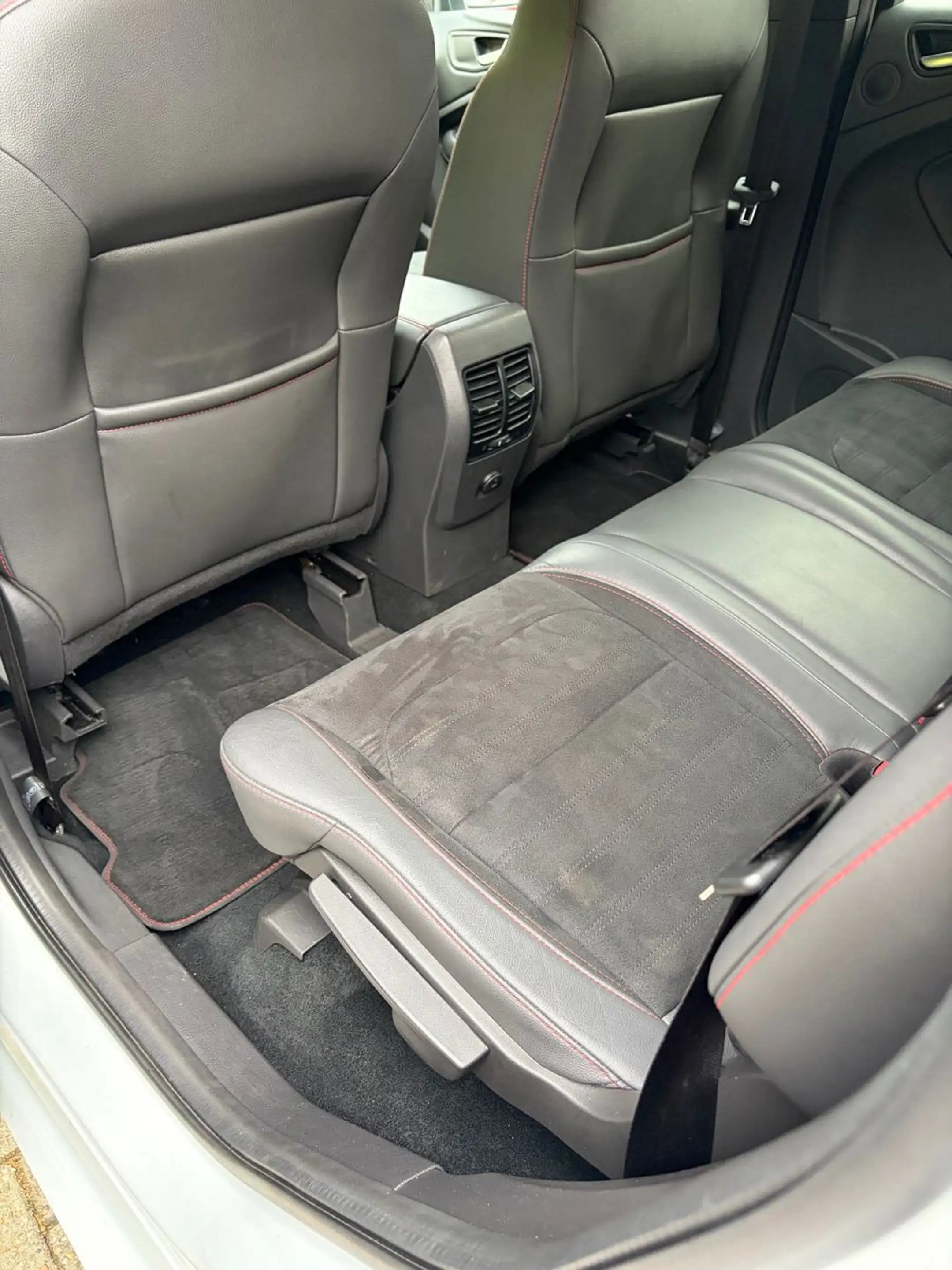 Ford Kuga ST-Line — photo 6