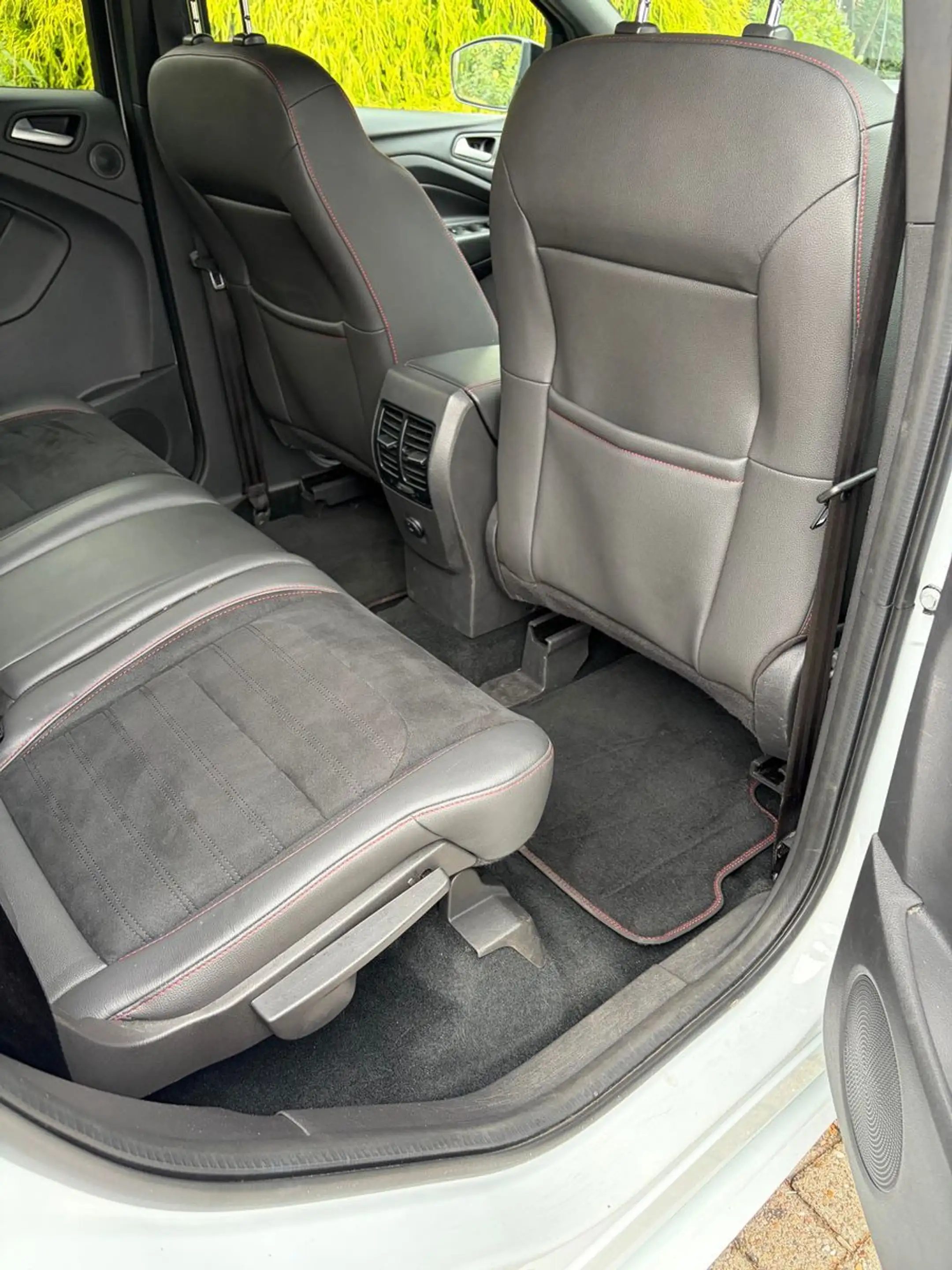 Ford Kuga ST-Line — photo 7