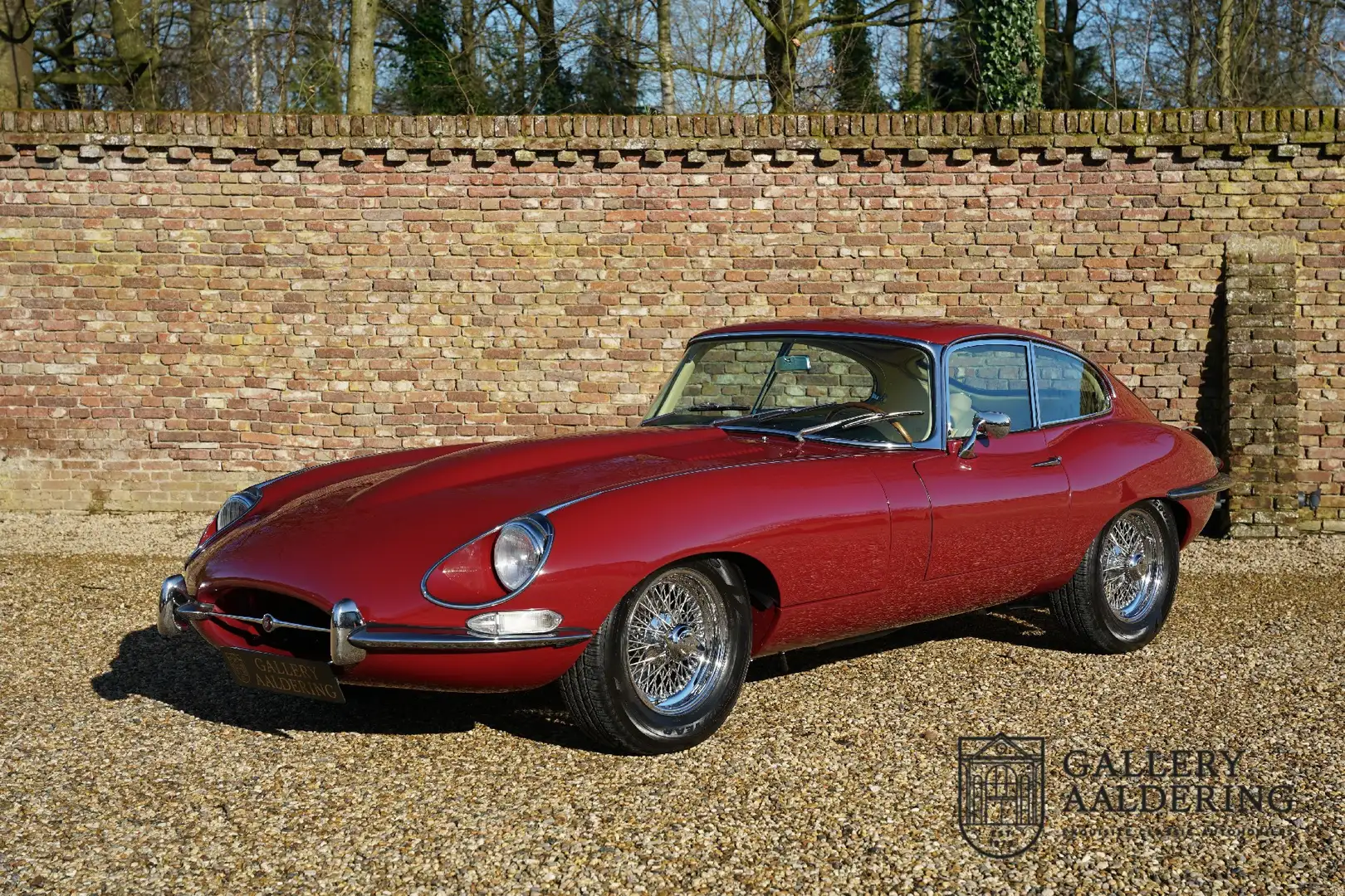 Jaguar E-Type 4.2 coupe series 1.5 Superb restored condition, Ma Rood - 1