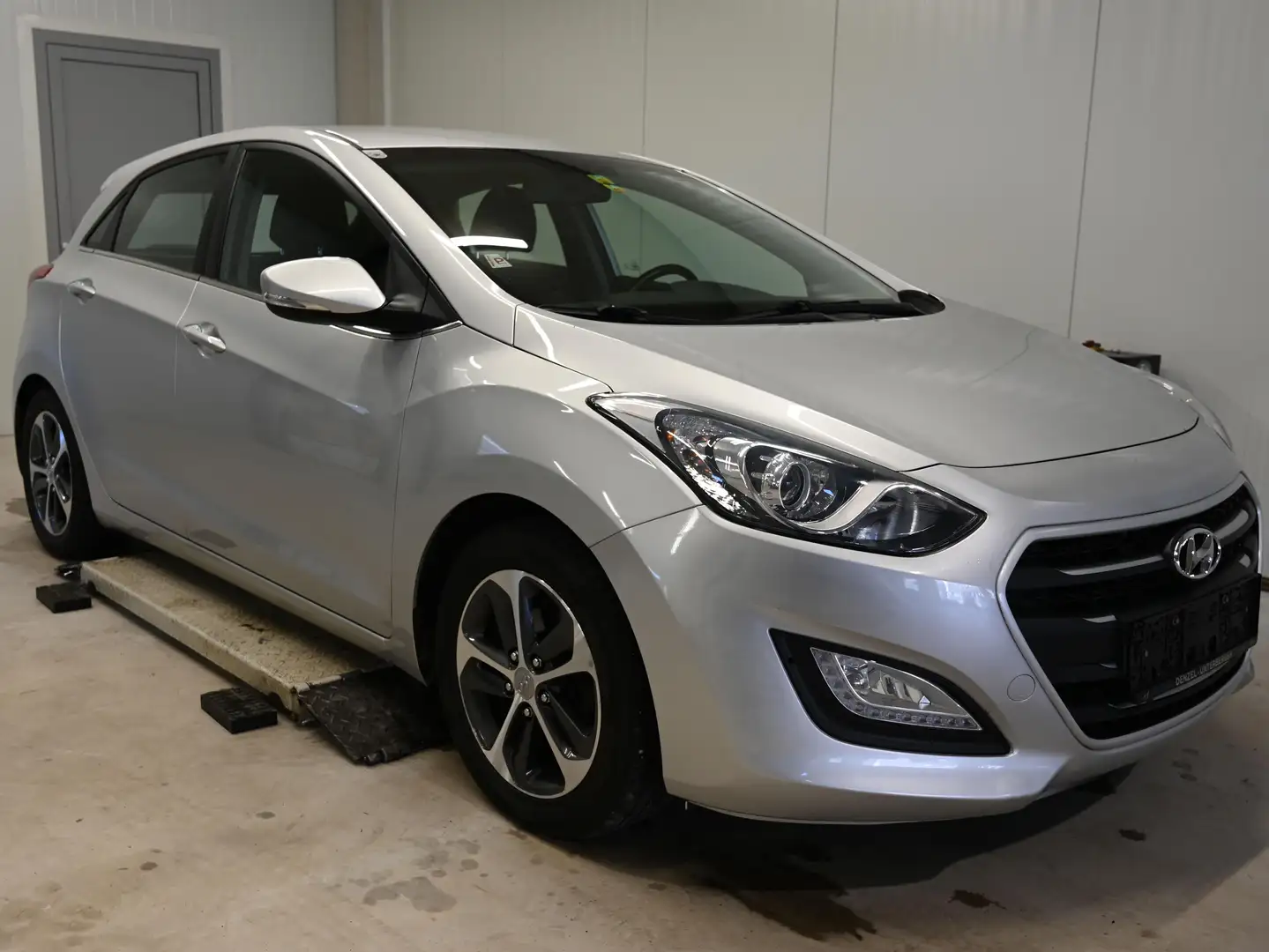 Hyundai i30 1.4 CRDi DPF Comfort Silber - 1