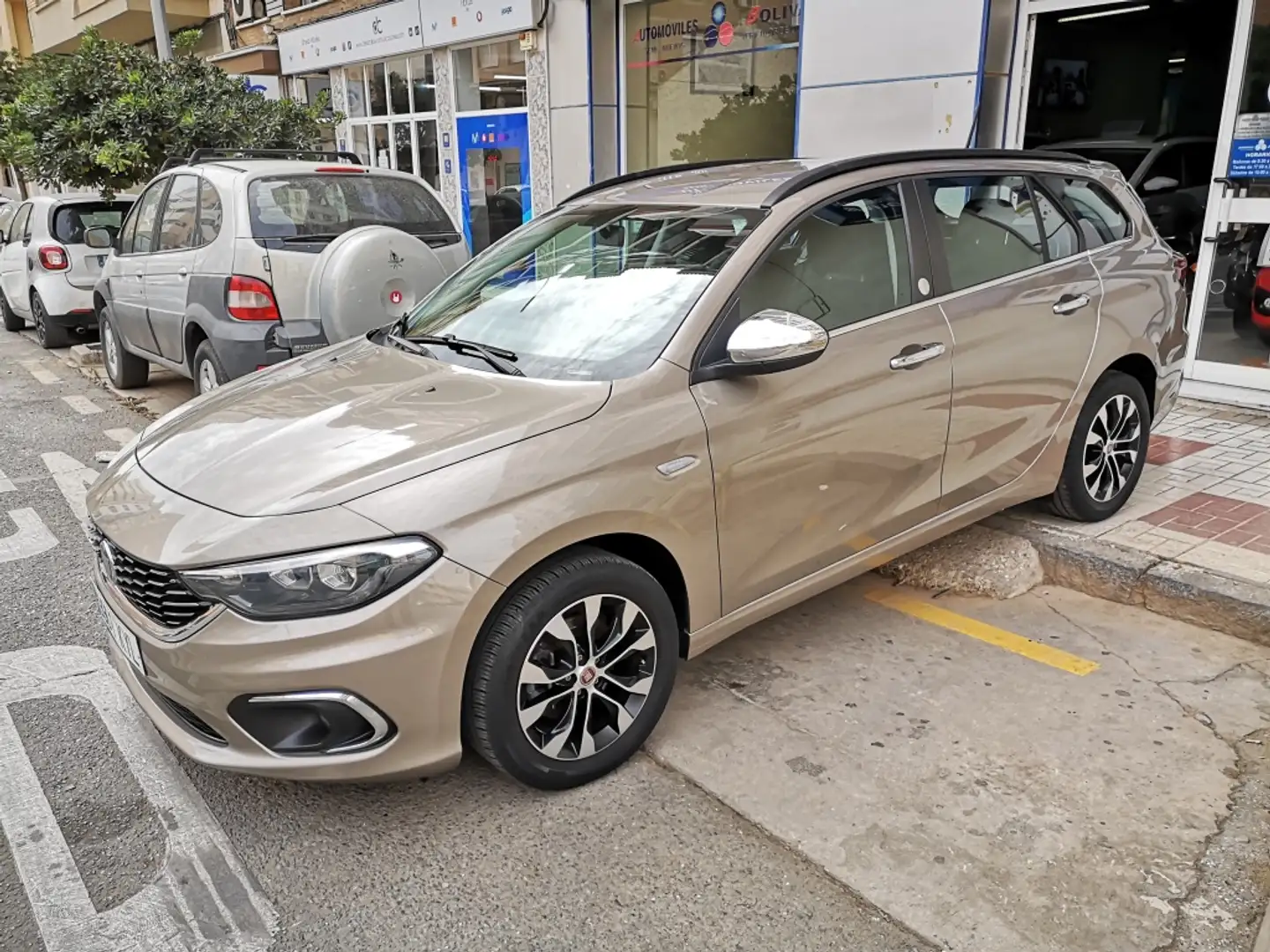 Fiat Tipo SW 1.3 Multijet II Business Beige - 1