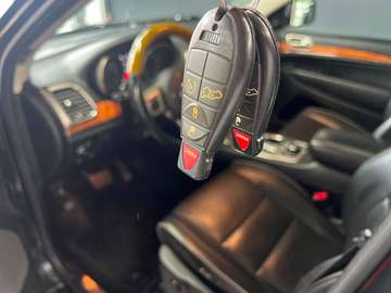 5.7 V8 HEMI Overland (LPG,AHK,SHZ)
