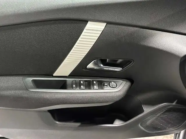 Citroen C4 view 10