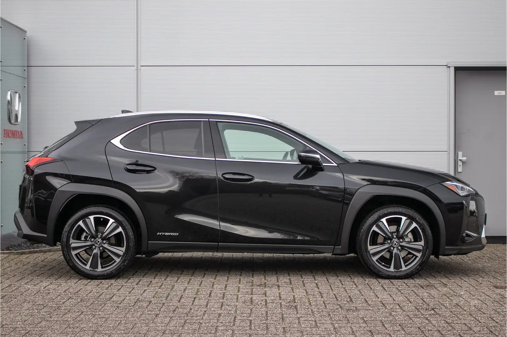 Lexus UX 250h Preference Line - Dealerond. | Adaptive cruise | C Noir - 2