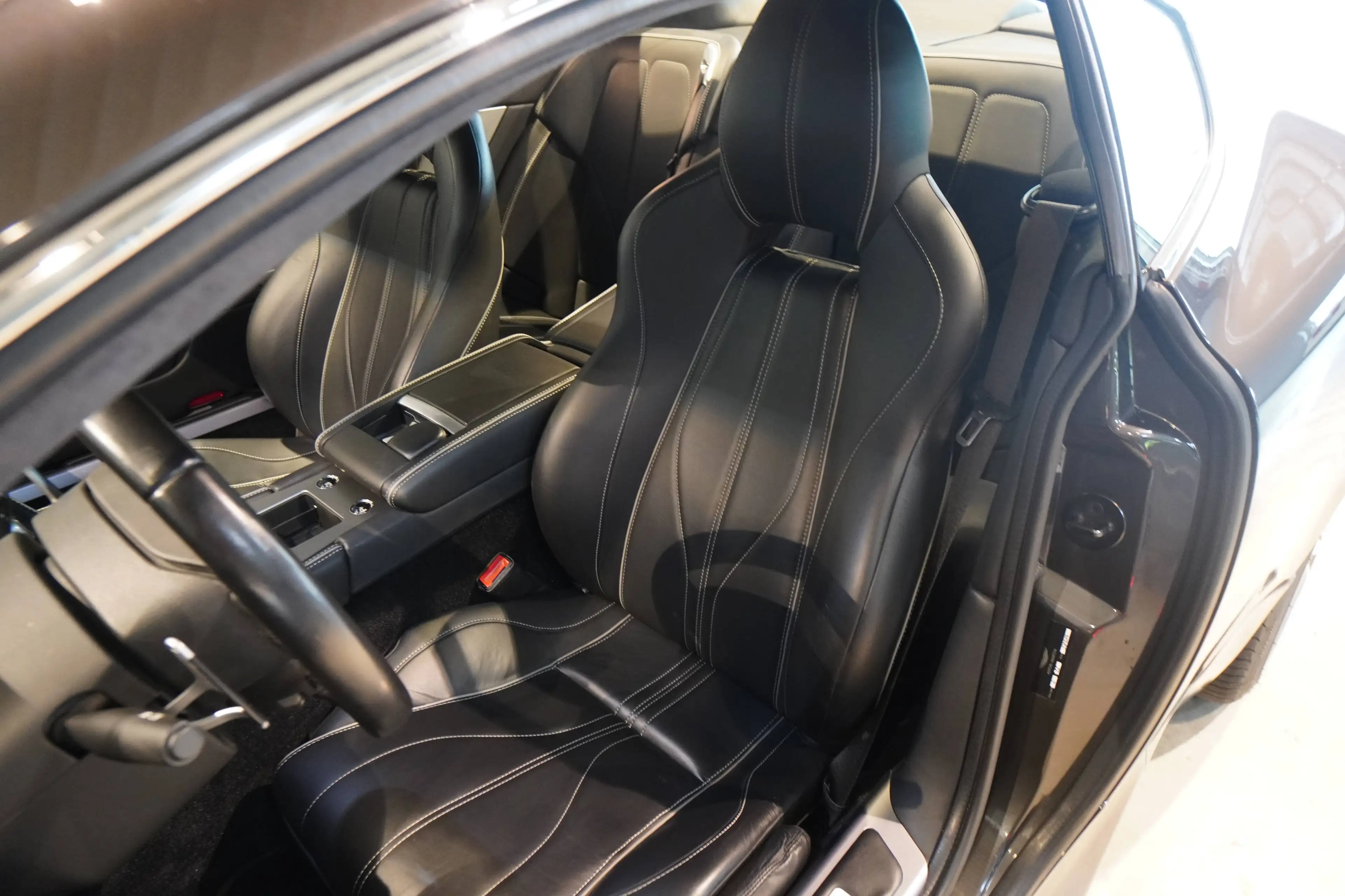 Aston Martin Virage Coupé 6.0 V12*einer von 617*Ufrei*BRD*B&O*Top-Zst — photo 10