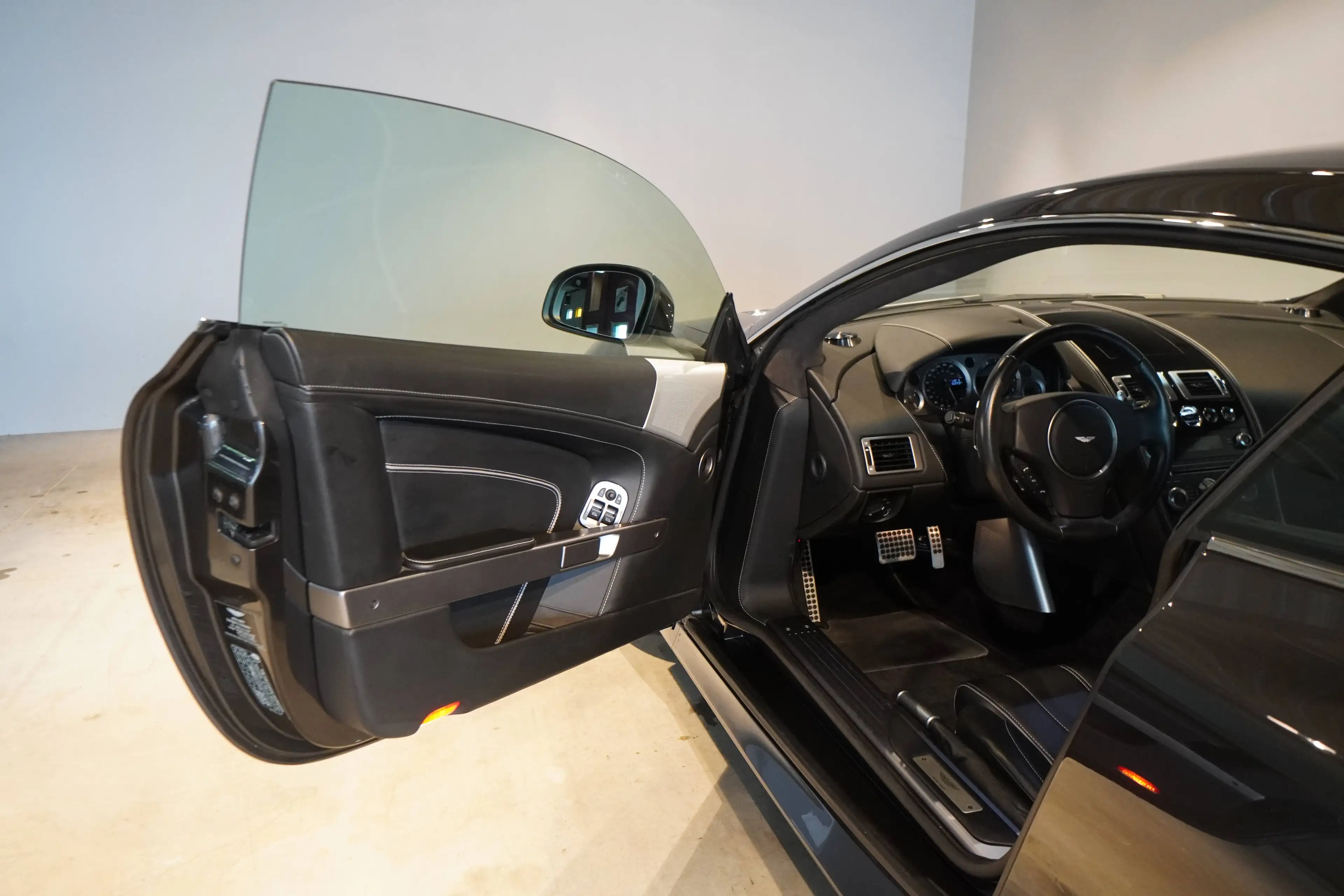 Aston Martin Virage Coupé 6.0 V12*einer von 617*Ufrei*BRD*B&O*Top-Zst — photo 13