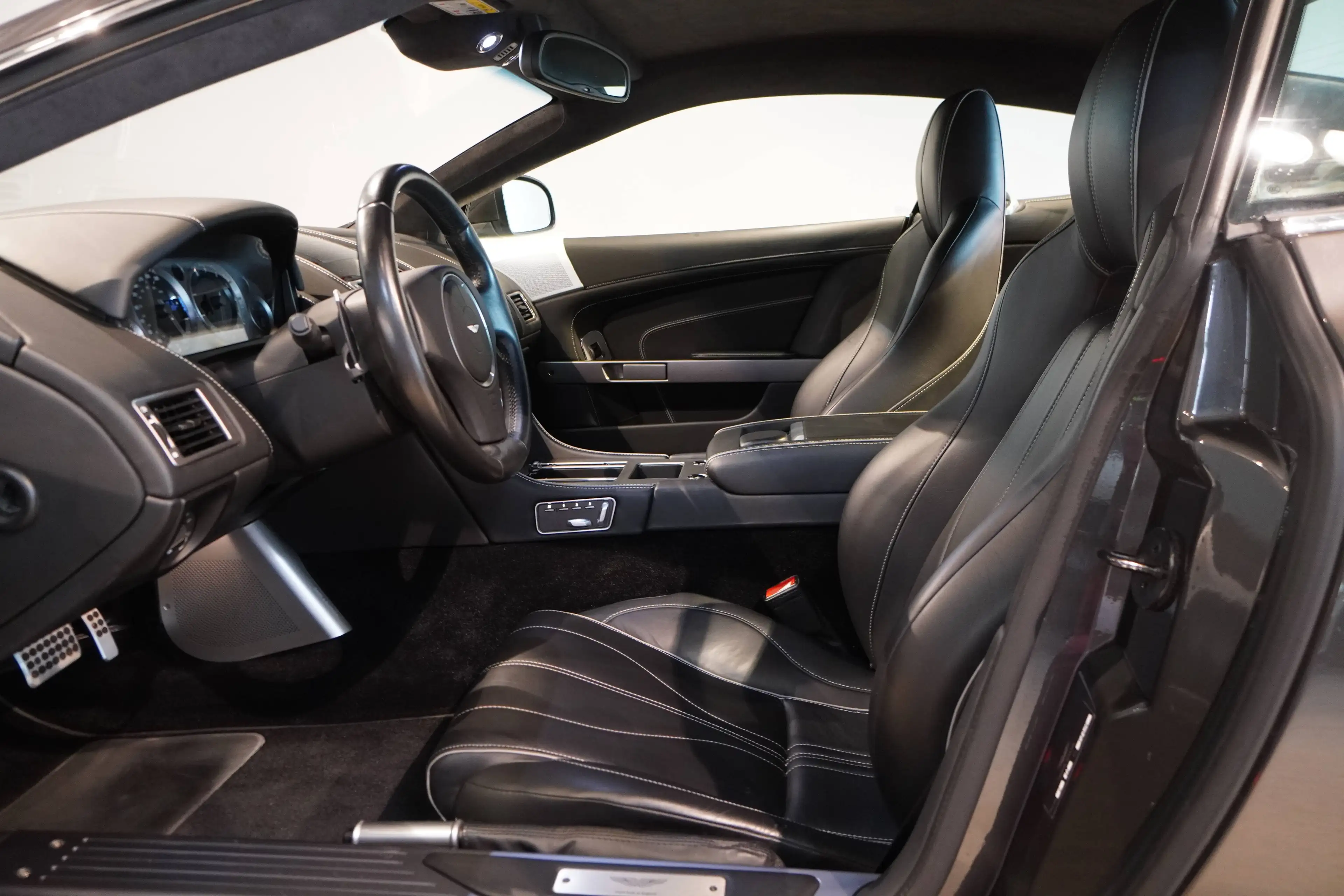 Aston Martin Virage Coupé 6.0 V12*einer von 617*Ufrei*BRD*B&O*Top-Zst — photo 6