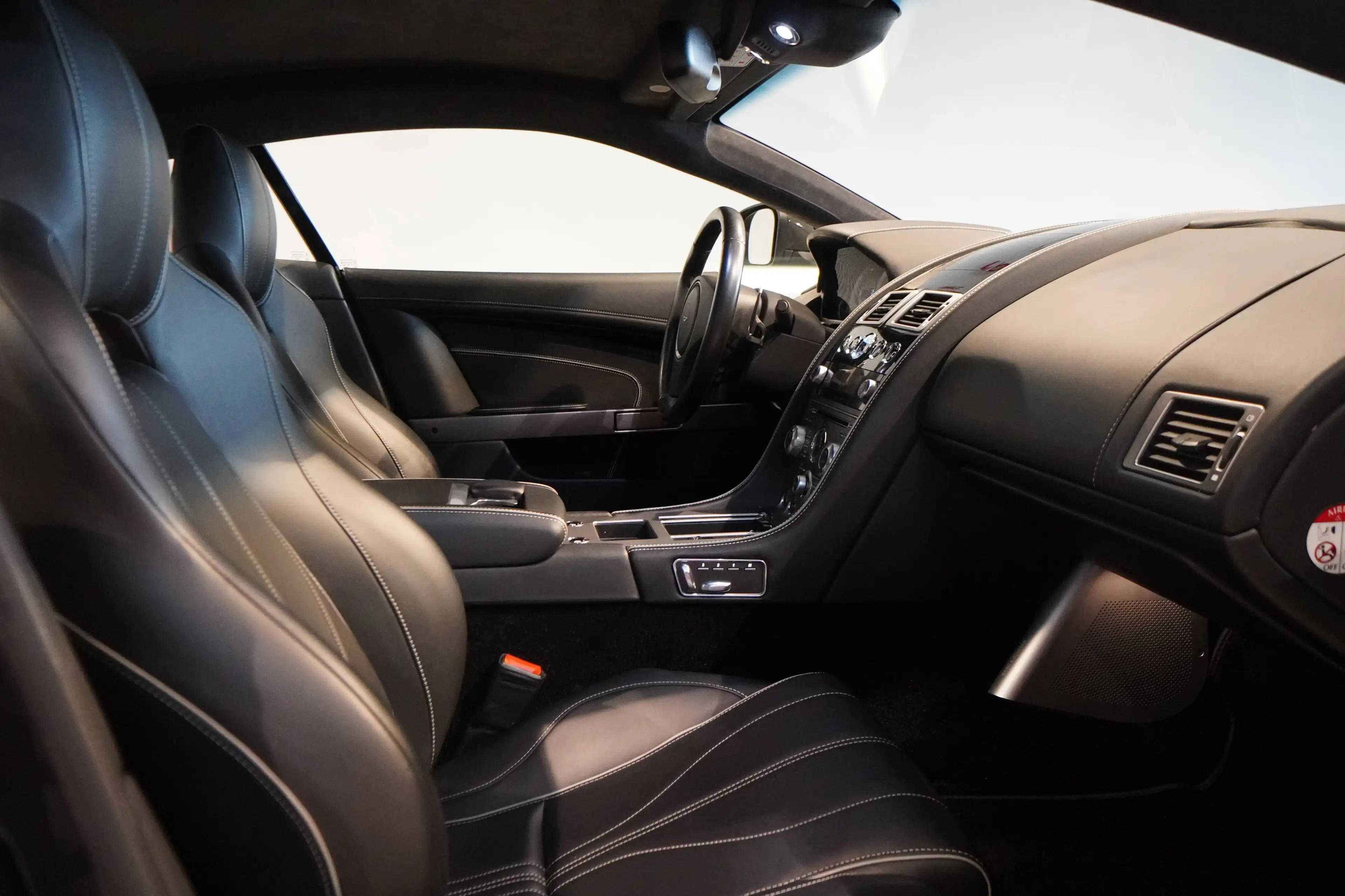 Aston Martin Virage Coupé 6.0 V12*einer von 617*Ufrei*BRD*B&O*Top-Zst — photo 11