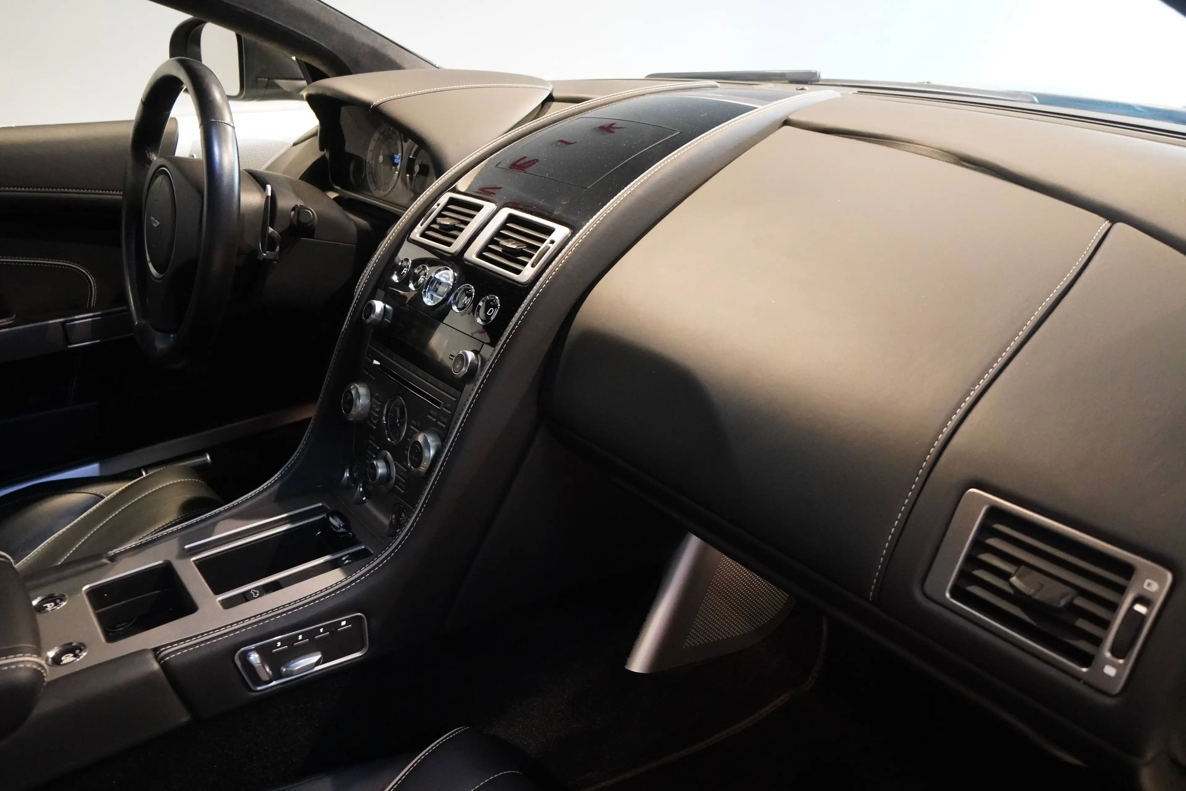 Aston Martin Virage Coupé 6.0 V12*einer von 617*Ufrei*BRD*B&O*Top-Zst — photo 12