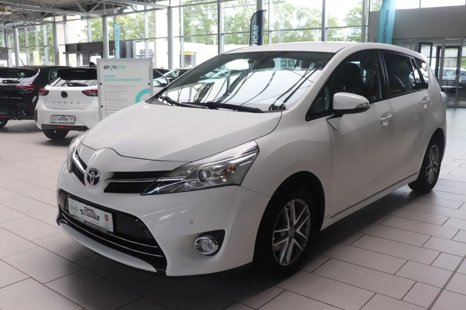 Toyota Verso 1.6 5-Sitzer Comfort Wit - 1
