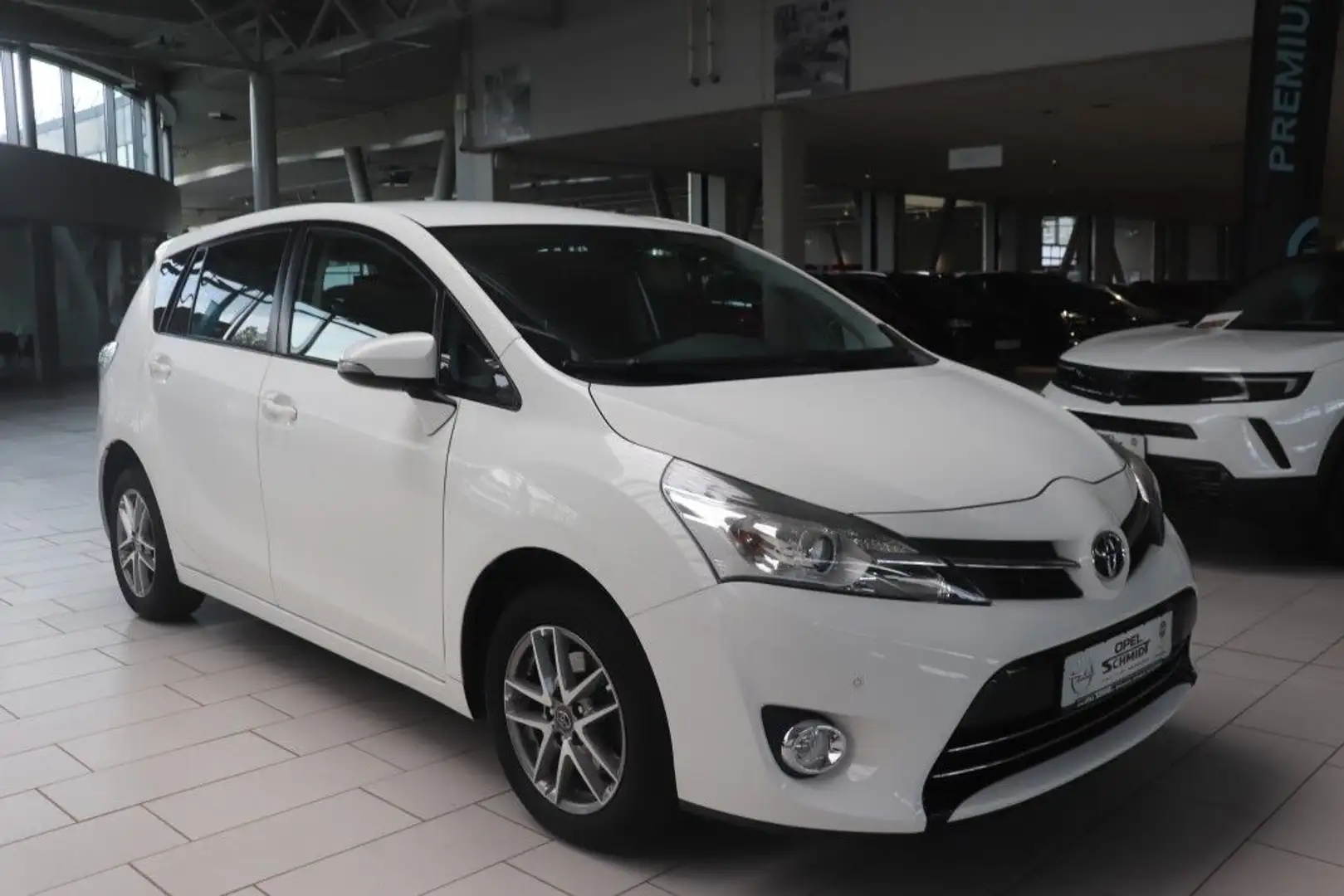 Toyota Verso 1.6 5-Sitzer Comfort bijela - 2