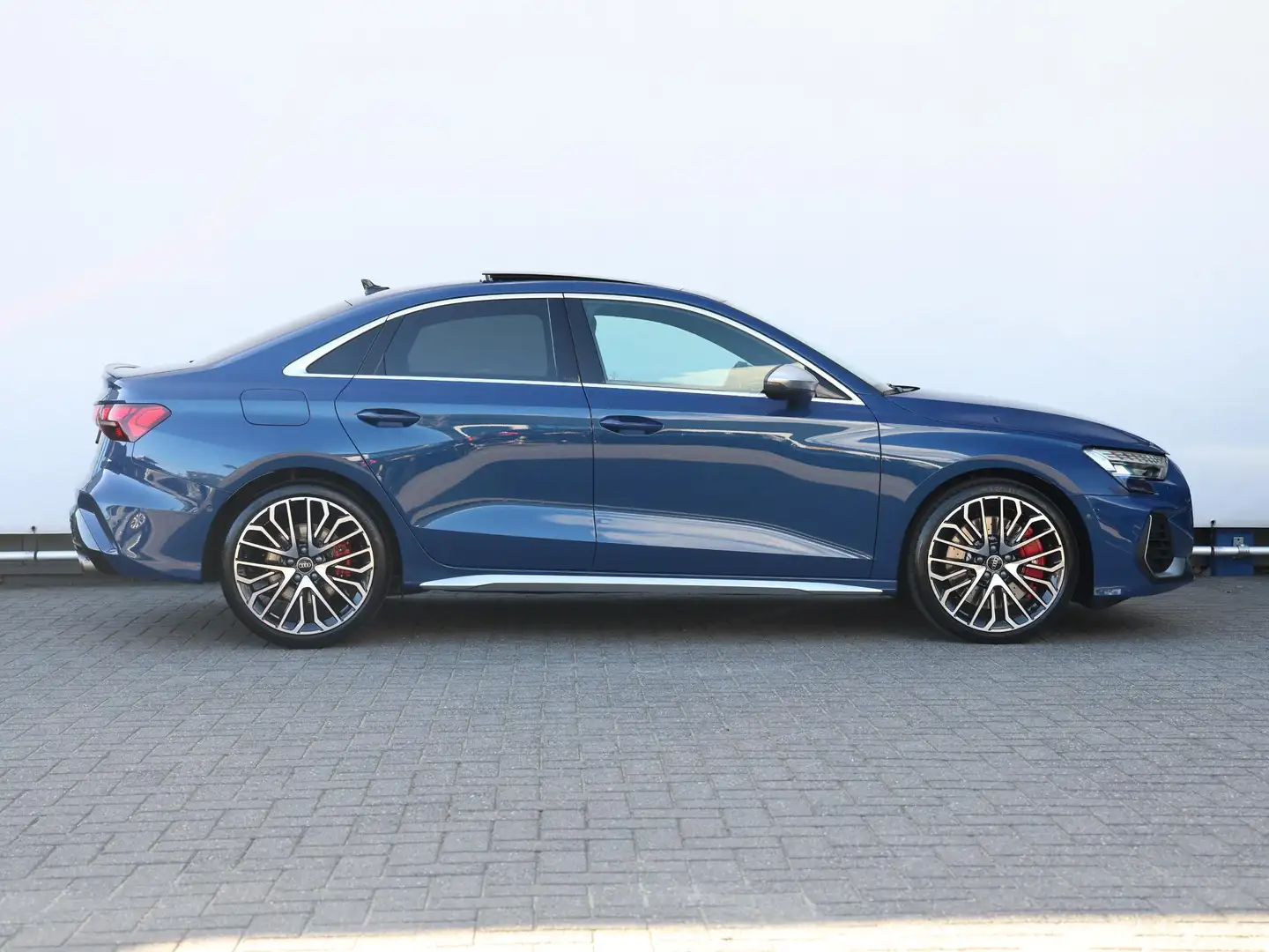 Audi S3 Limousine 2.0 TFSI quattro | 333 pk | Akrapovich | Blauw - 2