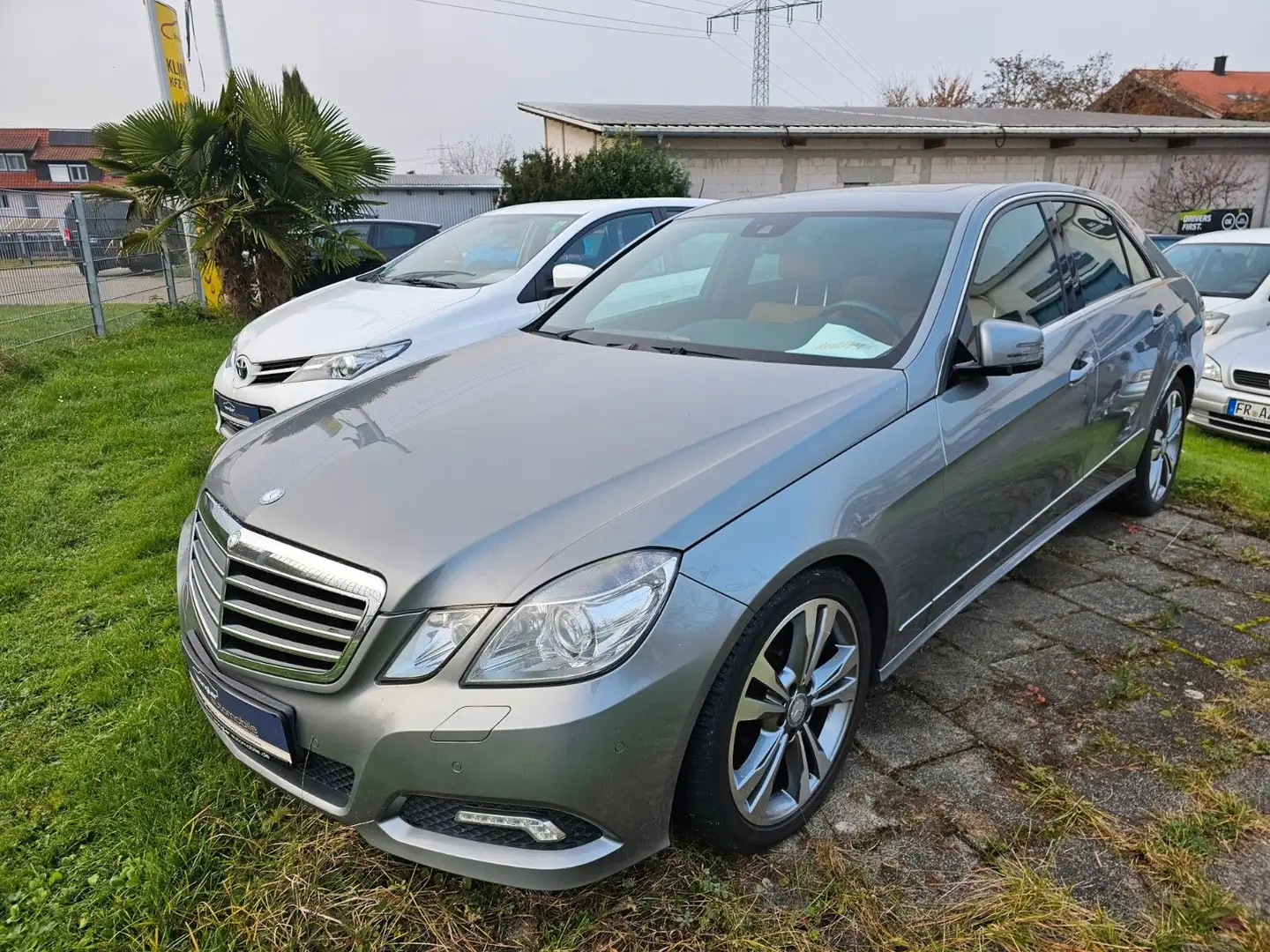 Mercedes-Benz E 350 E Limousine E 350 4Matic Silber - 1