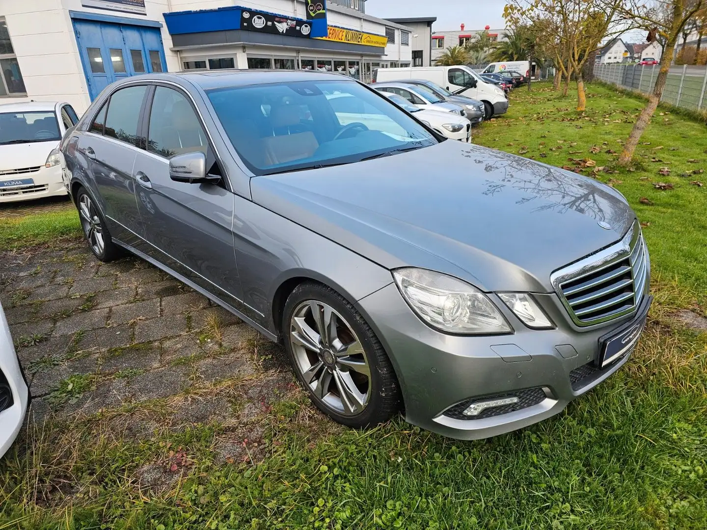 Mercedes-Benz E 350 E Limousine E 350 4Matic Silber - 2