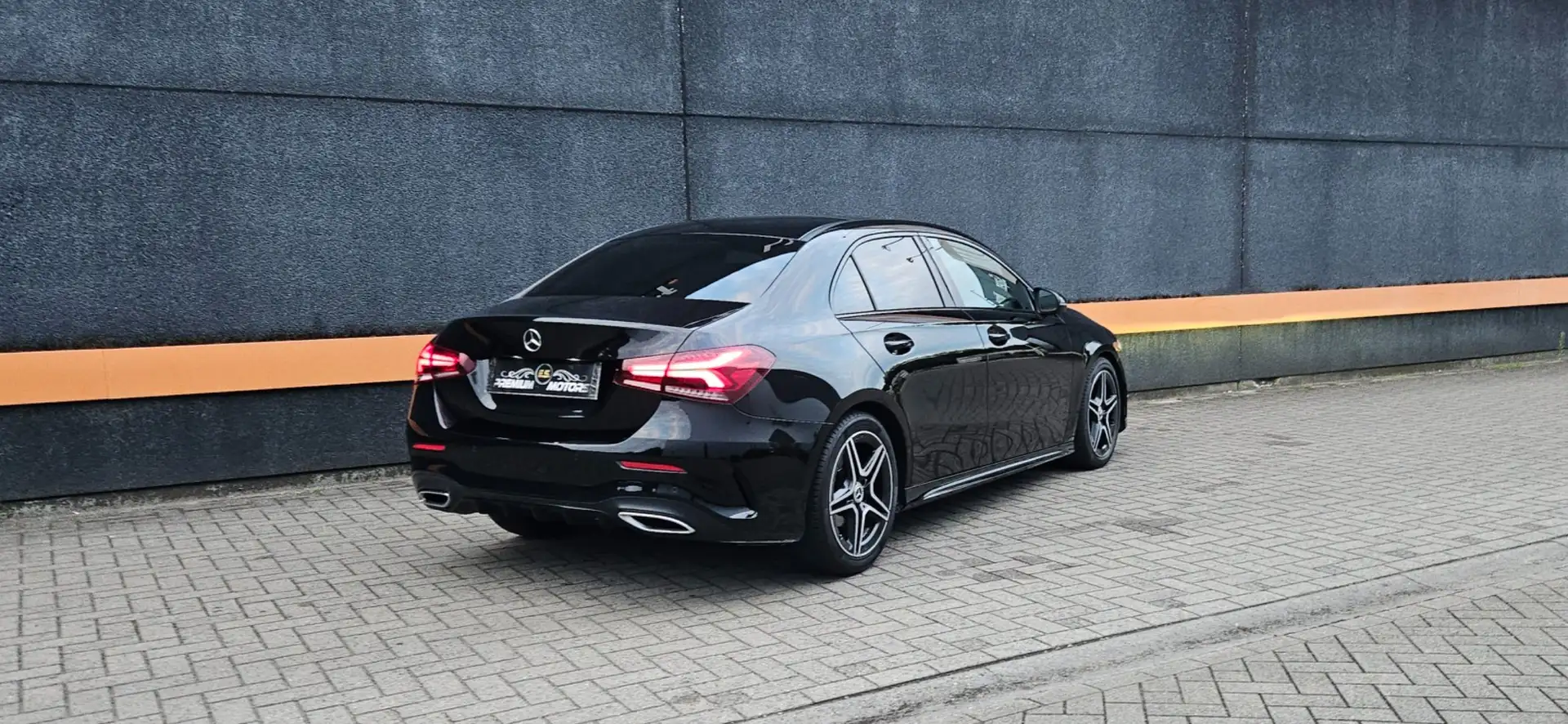 Mercedes-Benz A 180 d 7G-DCT AMG Line/PANO/NAVI/LED/CAMERA/++TOP STAAT Noir - 2