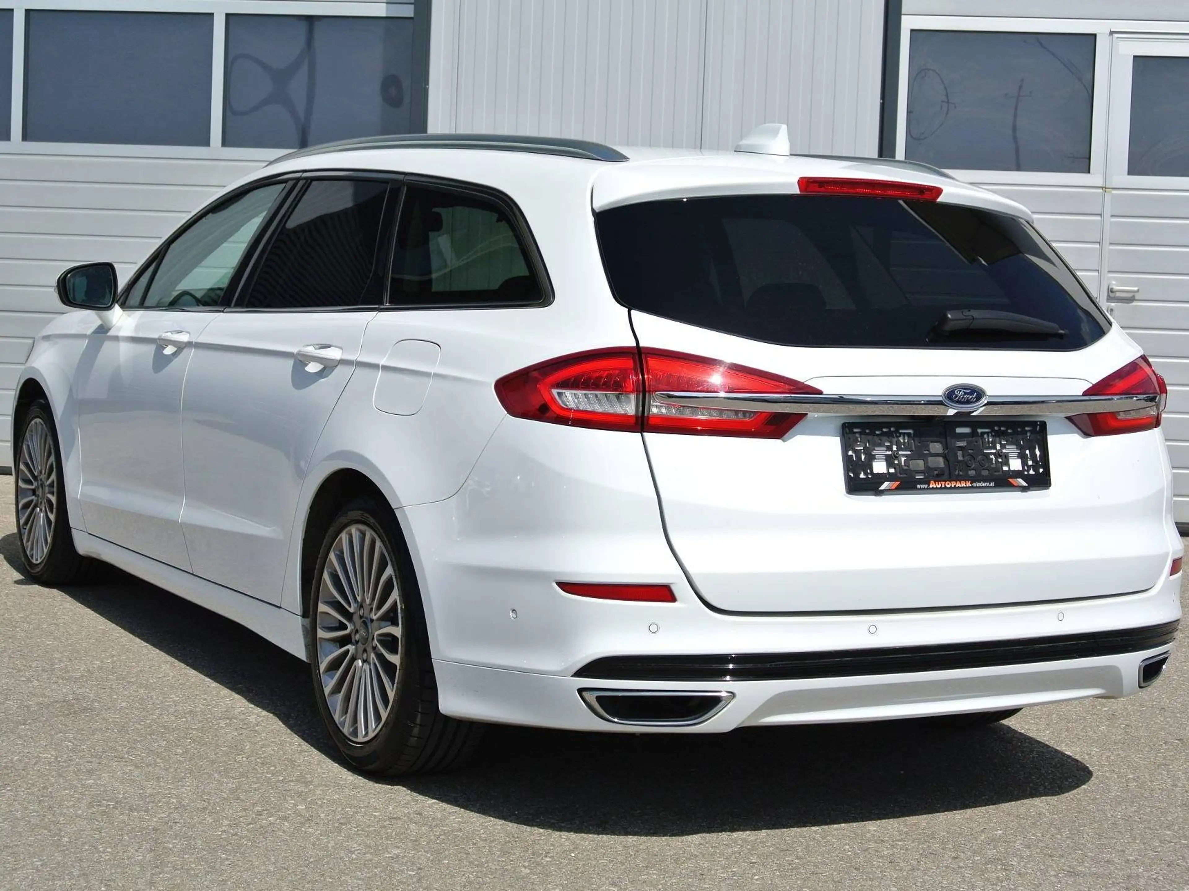Ford Mondeo Traveller 2.0 EcoBlue Aut. Titanium * GLASDACH * AHK — photo 2