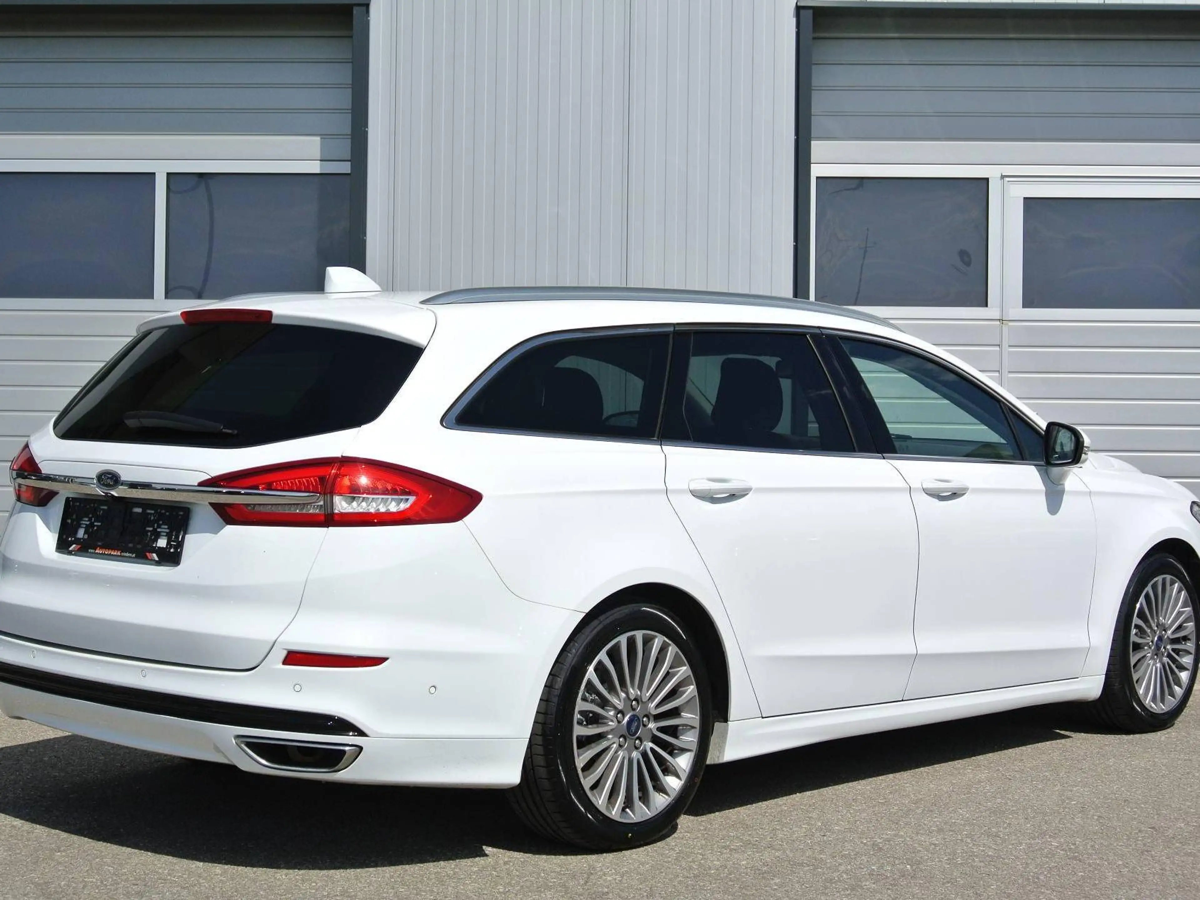 Ford Mondeo Traveller 2.0 EcoBlue Aut. Titanium * GLASDACH * AHK — photo 4