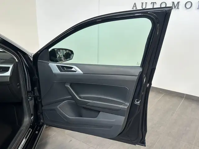 Volkswagen Polo view 8