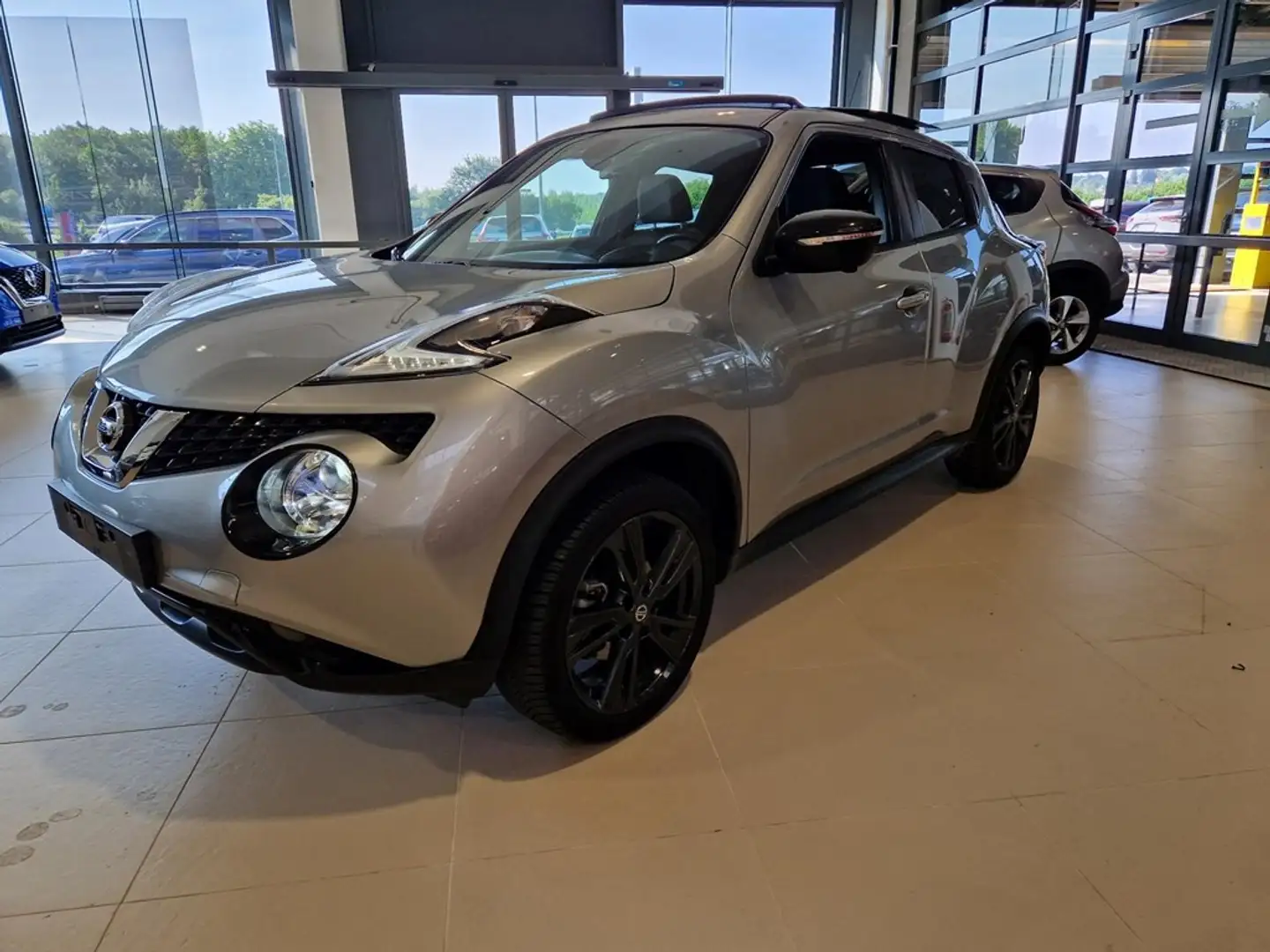 Nissan Juke Tekna Xtronic CVT Grijs - 1