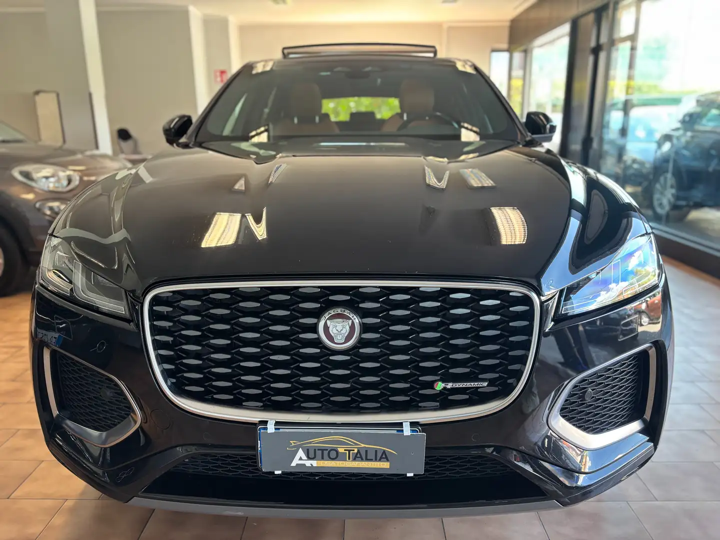 Jaguar F-Pace 2.0d i4  R-Dynamic Black awd 204cv*SERVICE JAGUAR Negro - 2