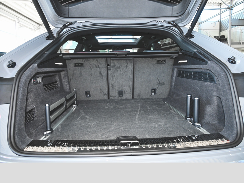 Audi Q8 50 TDI quattro competition plus — photo 15