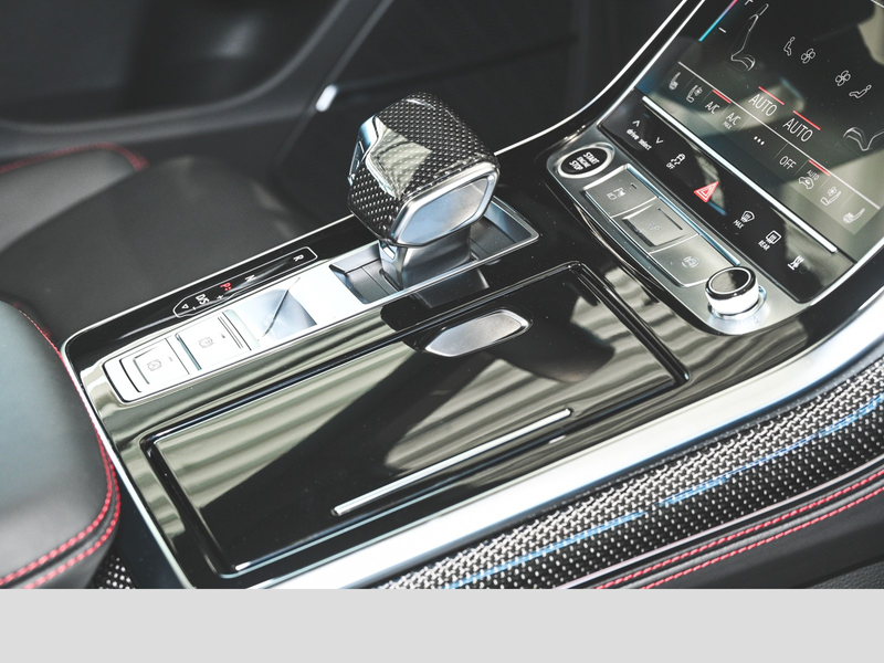 Audi Q8 50 TDI quattro competition plus — photo 11