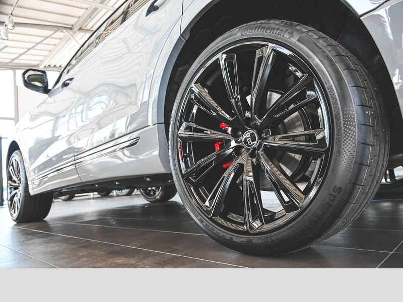 Audi Q8 50 TDI quattro competition plus — photo 5