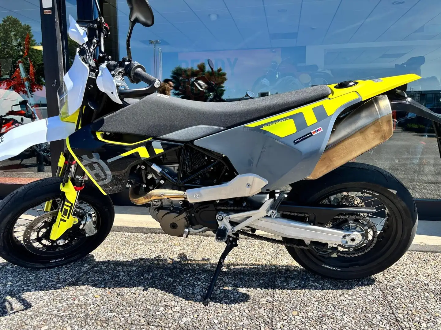 Husqvarna 701 Supermoto 2024 Grau - 2