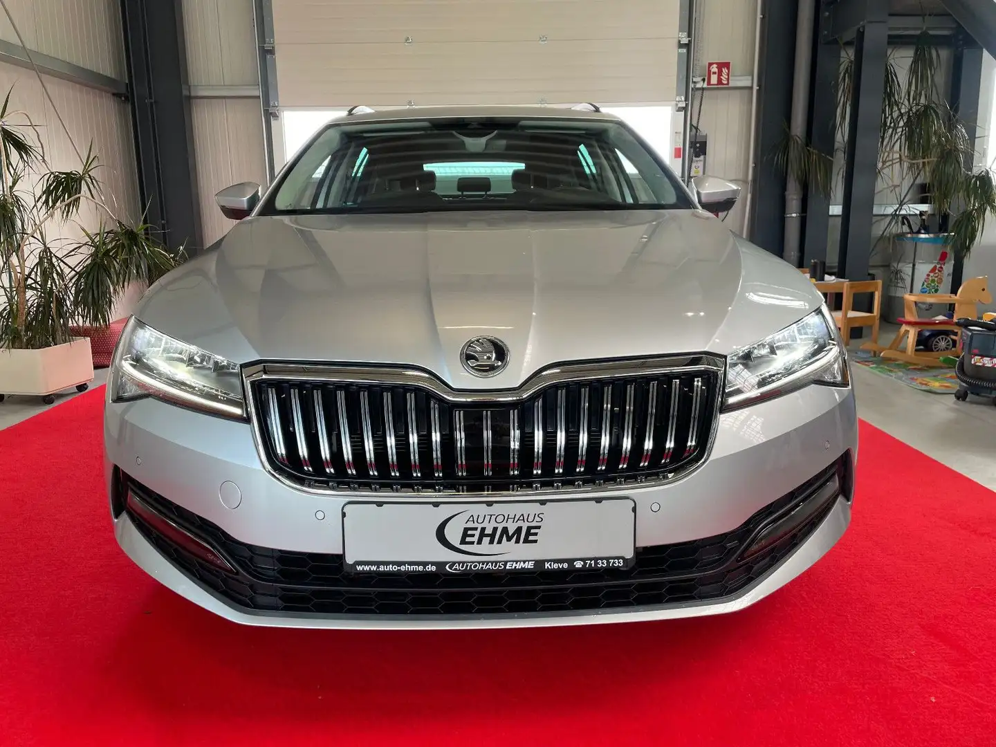 Skoda Superb Combi Ambition 2.0 TDI DSG *NAV*CAM*ACC* Silber - 2