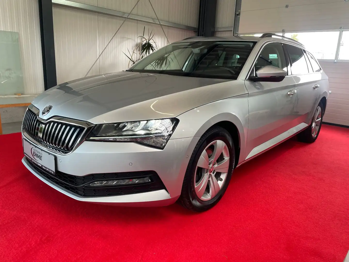 Skoda Superb Combi Ambition 2.0 TDI DSG *NAV*CAM*ACC* Silber - 1
