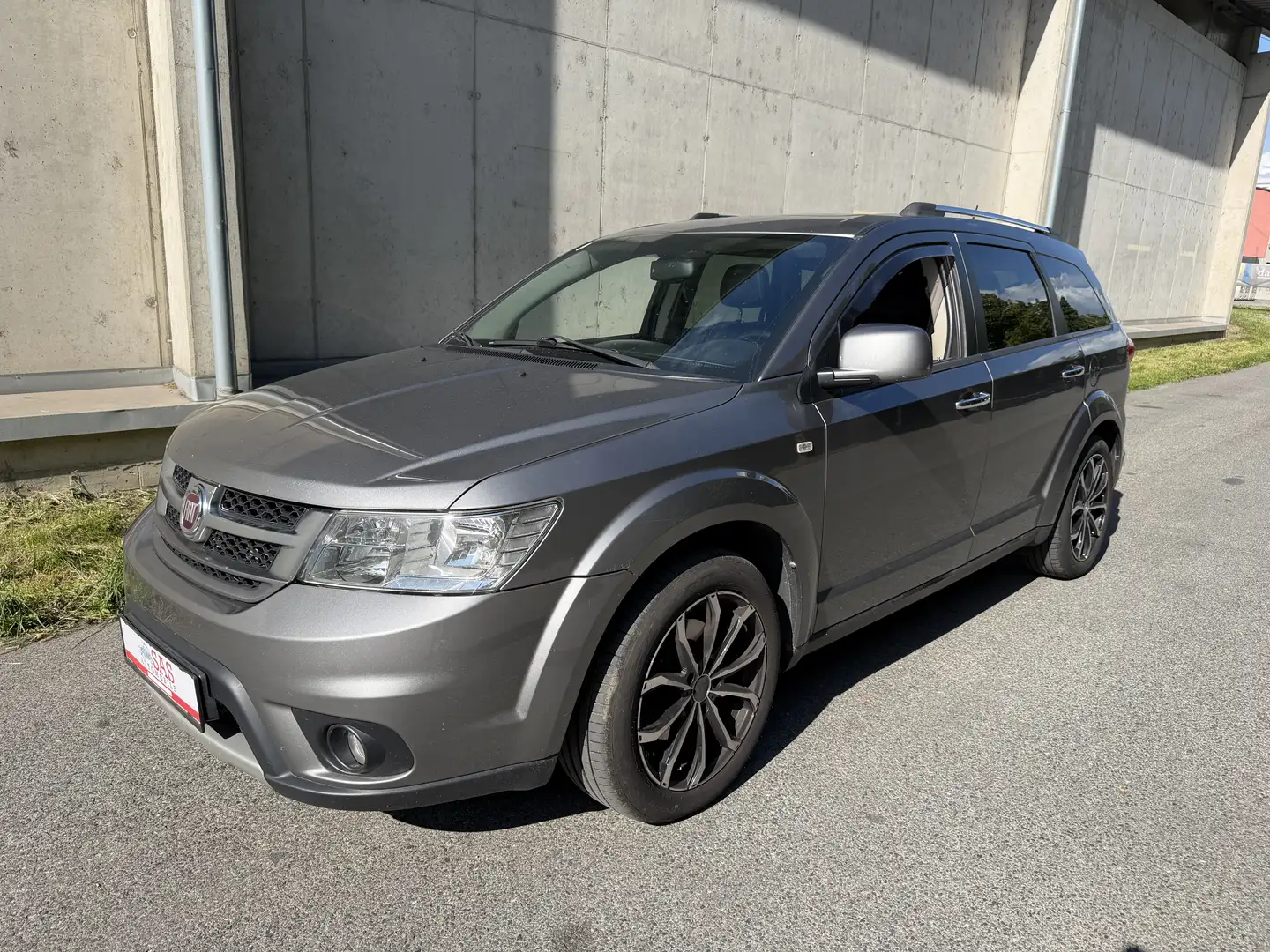 Fiat Freemont 2,0 Multijet II 170 Lounge AWD Aut. Export !!! Grau - 1