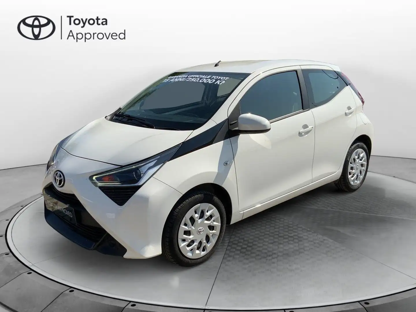 Toyota Aygo 2ª serie Connect 1.0 VVT-i 72 CV 5 porte x-play Bianco - 1