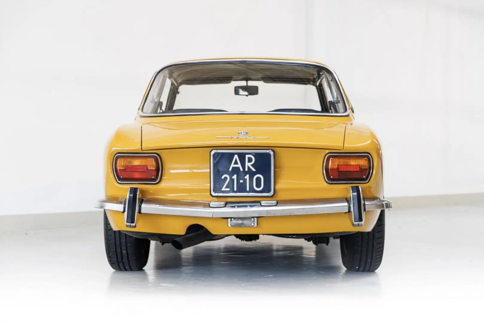 Alfa Romeo 1750 GTV  - ONLINE AUCTION Yellow - 2